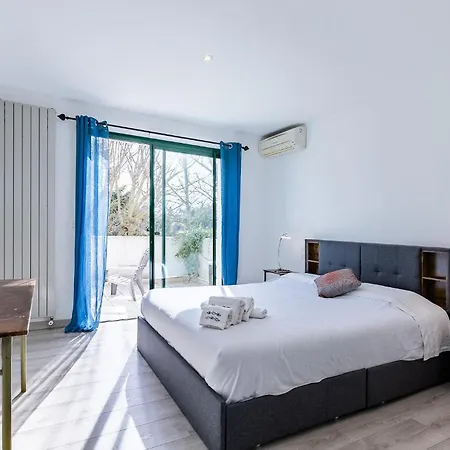Feriehus 4 Bedroom Stunning In